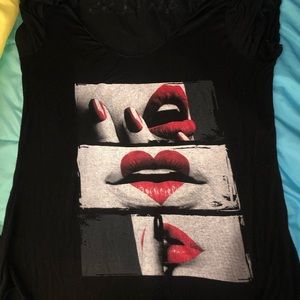 Cute black shirt with red lips